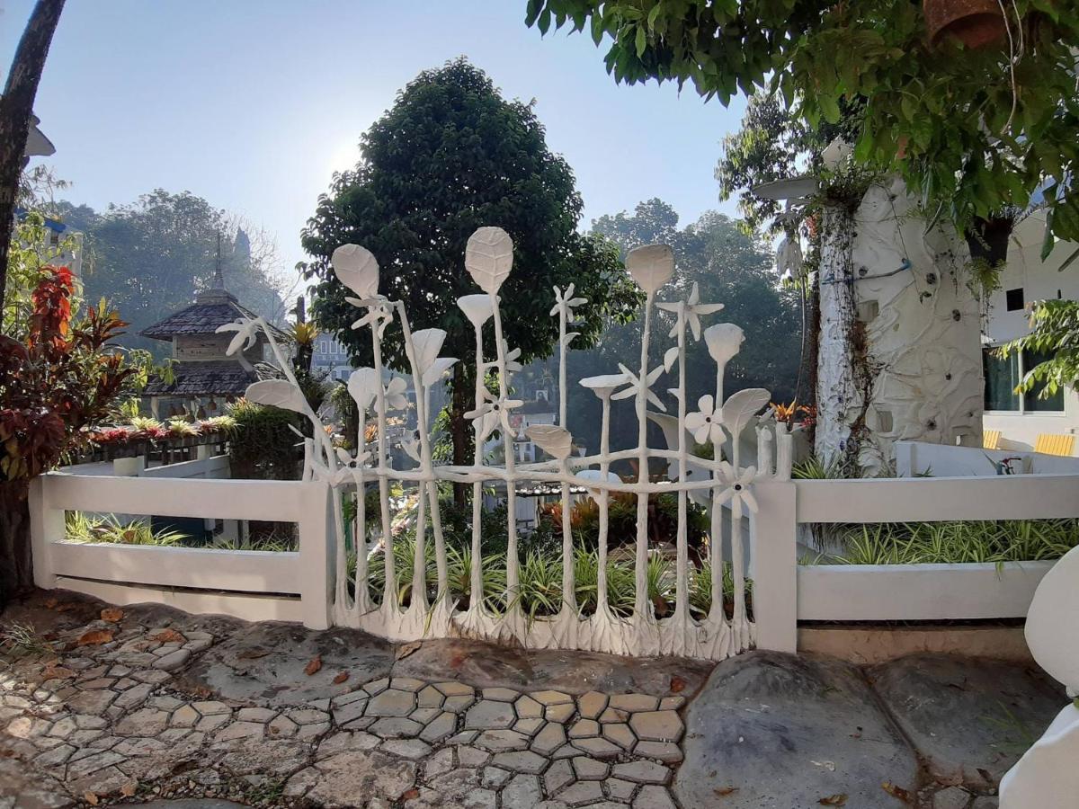 Banthorphan Resort Sangkhla Buri Exteriör bild